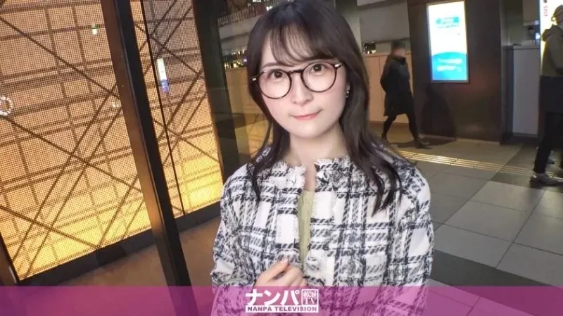 200GANA-3242 "Serious Pick-Up, First Shoot. 2191 Using Strawberries As Bait To Pick Up A Fair-Skinned, Serious Amateur Who Looks Good In Glasses! Contrary To Appearance, She's Had An Affair! Under Her Panties, She's Got Thick