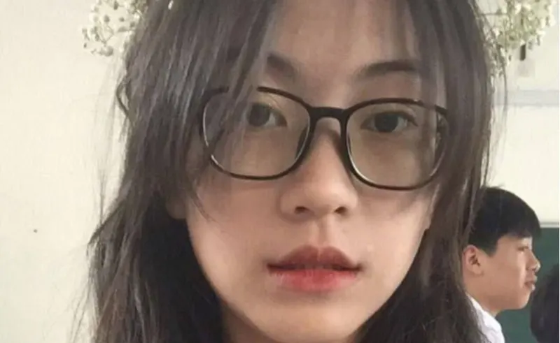 A good high school student makes a video call and masturbates with her boyfriend
