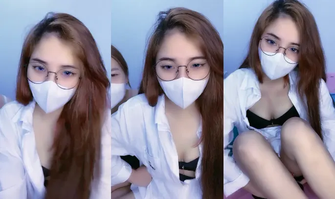 Two teenage girls livestream an extremely good sex show Part 3